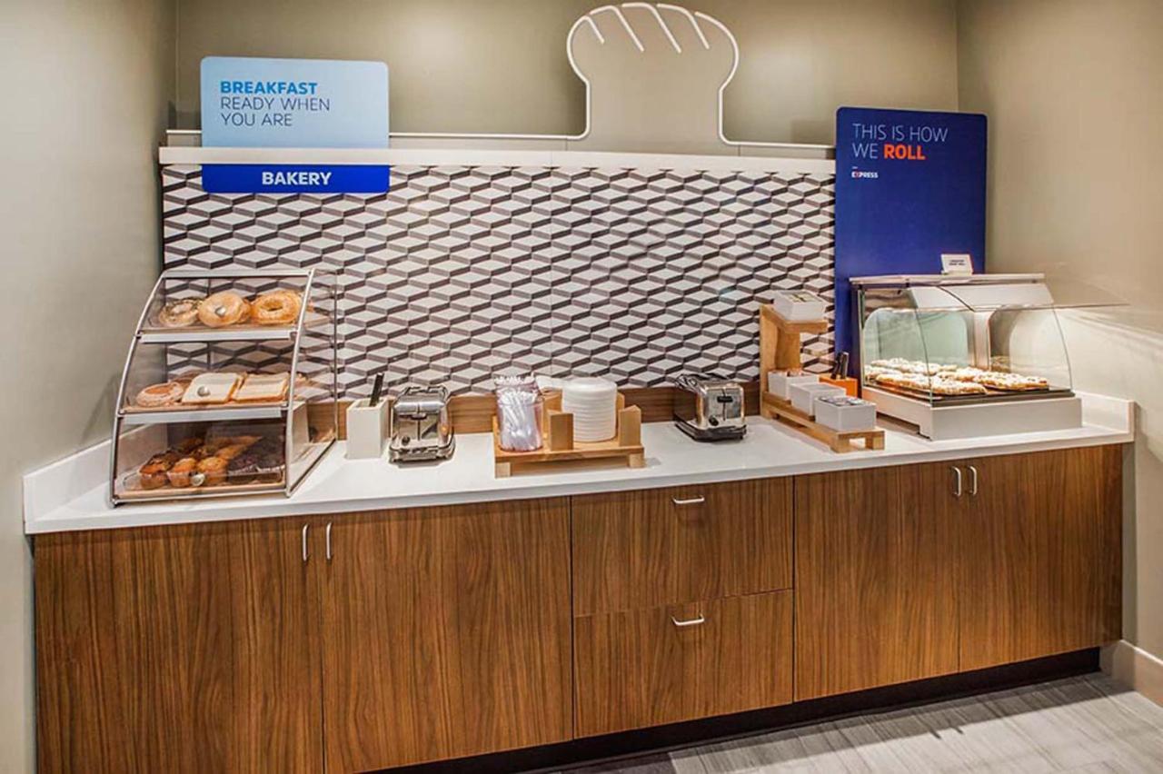 Express - Scranton Airport By Ihg Hotel 2*